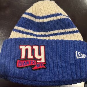 Medium / Large Team issued New York Giants toboggan.